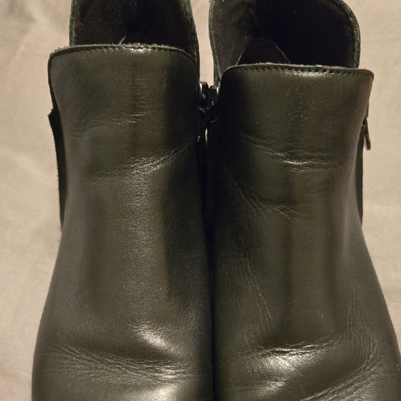 Munro Black Ankle Boots - Picture 2 of 8